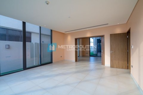 Commercial property de 5 dormitorios en  Yas Island, UAE No. 79995 27