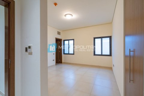 Commercial property de 5 dormitorios en  Yas Island, UAE No. 79995 23