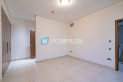 Commercial property de 5 dormitorios en  Yas Island, UAE No. 79995 24