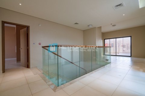 Commercial property de 5 dormitorios en  Yas Island, UAE No. 79995 20