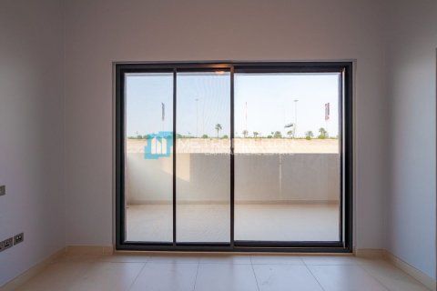 Commercial property de 5 dormitorios en  Yas Island, UAE No. 79995 13