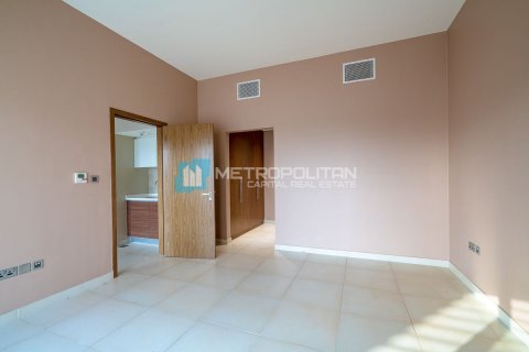 Commercial property de 5 dormitorios en  Yas Island, UAE No. 79995 30