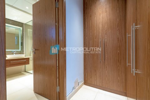 Commercial property de 5 dormitorios en  Yas Island, UAE No. 79995 15