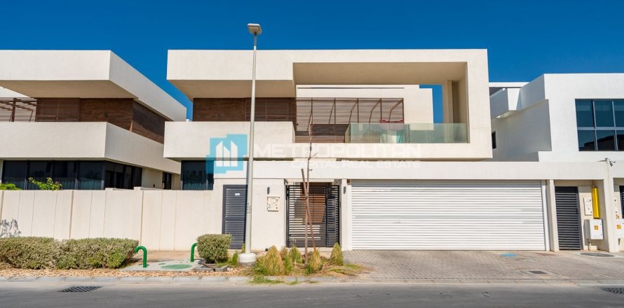 Commercial property de 5 dormitorios en  Yas Island, UAE No. 79995