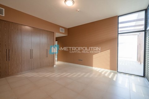 Commercial property de 5 dormitorios en  Yas Island, UAE No. 79995 19