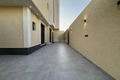 Villa de 4 chambres à Riyadh, Saudi Arabia No. 99467 8