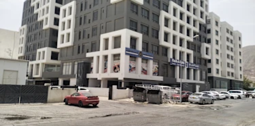 Commercial property de 139m² en Madinat as'Sultan Qaboos, Oman No. 98884