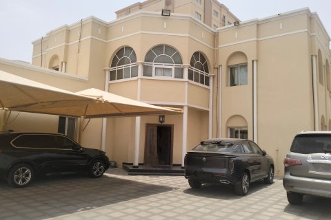 Villa de 7 dormitorios en Muscat, Oman No. 98883 1