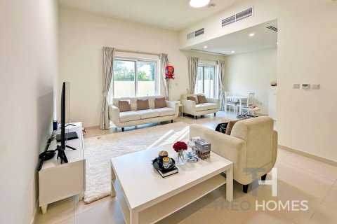 Townhouse de 2 dormitorios en Dubai, UAE No. 73945 1