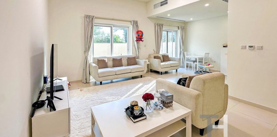 Townhouse de 2 dormitorios en Dubai, UAE No. 73945