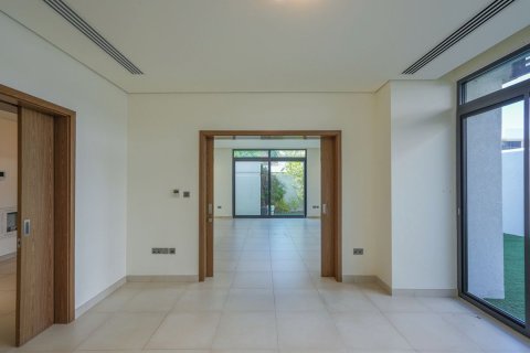Commercial property de 5 dormitorios en  Yas Island, UAE No. 79888 4