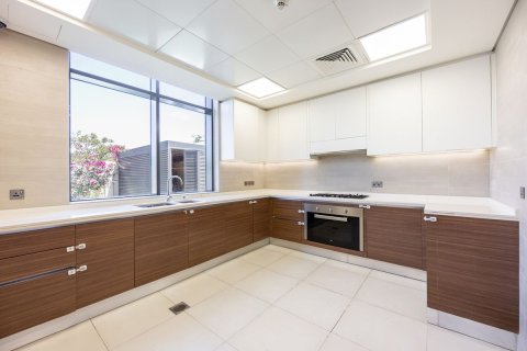 Commercial property de 5 dormitorios en  Yas Island, UAE No. 79888 8