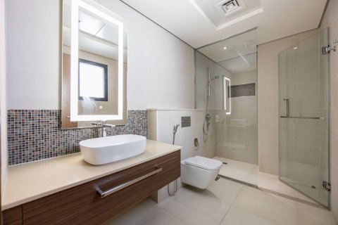 Commercial property de 5 dormitorios en  Yas Island, UAE No. 79888 15