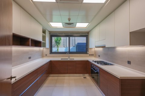Commercial property de 5 dormitorios en  Yas Island, UAE No. 79888 7