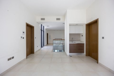 Commercial property de 5 dormitorios en  Yas Island, UAE No. 79888 9