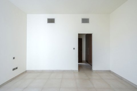 Commercial property de 5 dormitorios en  Yas Island, UAE No. 79888 12