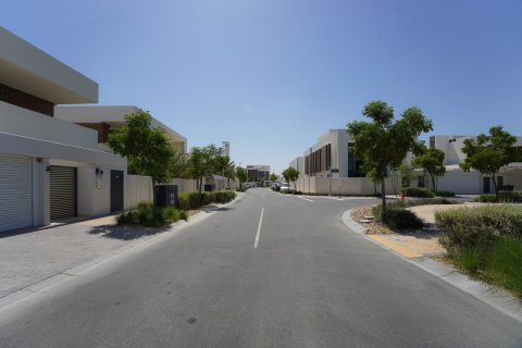 Commercial property de 5 dormitorios en  Yas Island, UAE No. 79888 22
