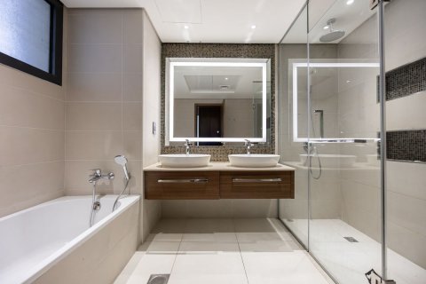 Commercial property de 5 dormitorios en  Yas Island, UAE No. 79888 14