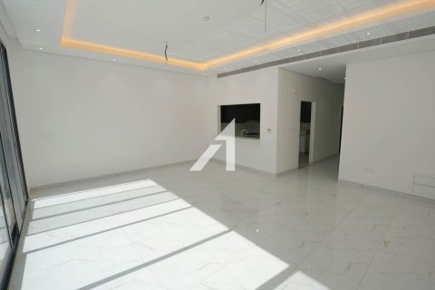 Villa de 4 dormitorios en Dubai, UAE No. 101780 8