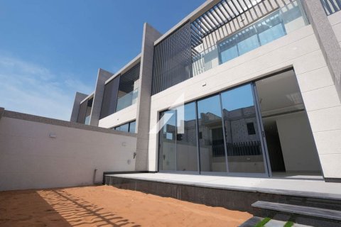 Villa de 4 dormitorios en Dubai, UAE No. 101780 2