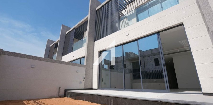 Villa de 4 dormitorios en Dubai, UAE No. 101780