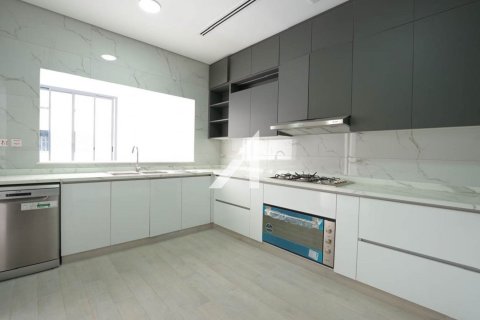 Villa de 4 dormitorios en Dubai, UAE No. 101780 6