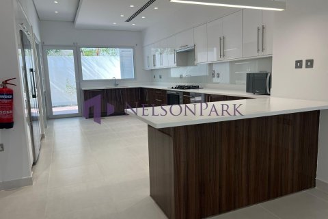 Villa de 5 chambres à Doha, Qatar No. 58313 10