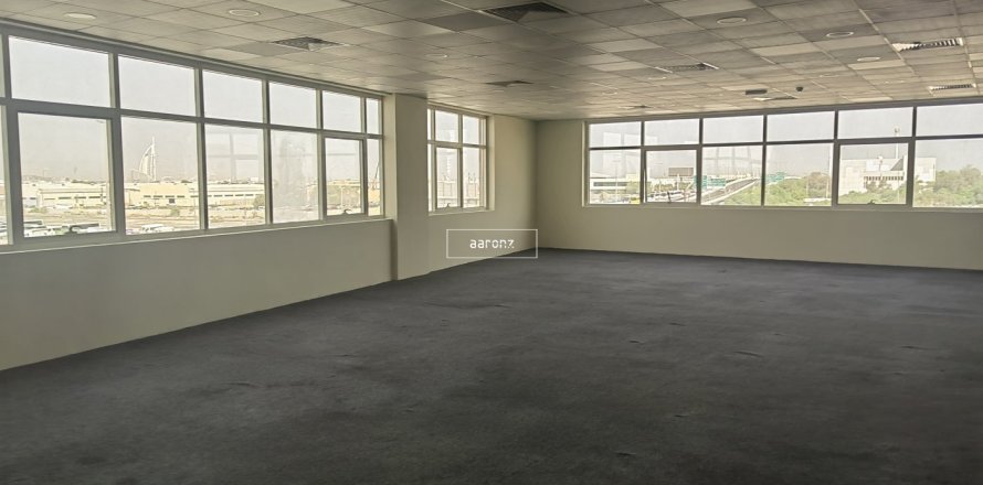 Office de 281.8m² en Al Quoz, UAE No. 102347