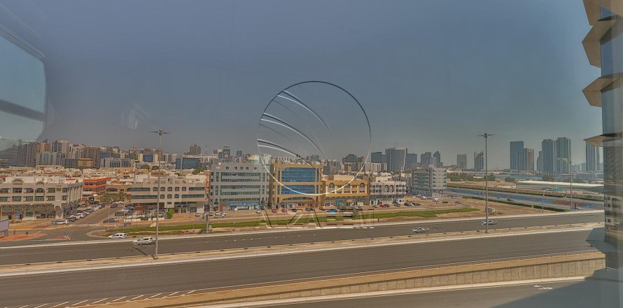 661مربع، عقار تجاري في Al Nahyan Camp, الإمارات العربية المتحدة رقم 90143
