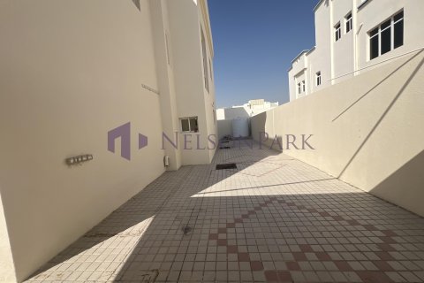 5 bedrooms Villa in Doha, Qatar No. 61006 3
