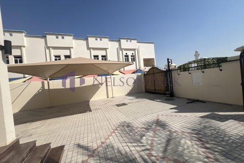 5 bedrooms Villa in Doha, Qatar No. 61006 6