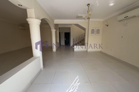 5 bedrooms Villa in Doha, Qatar No. 61006 1