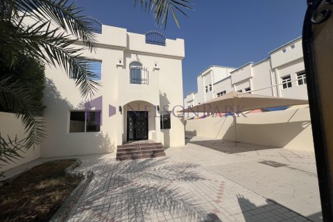 5 bedrooms Villa in Doha, Qatar No. 61006 7