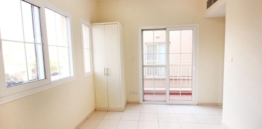 Villa de 2 dormitorios en Dubai, UAE No. 105727