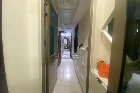 Villa de 4 dormitorios en Al Bateen, UAE No. 91172 3