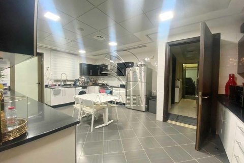 Villa de 4 dormitorios en Al Bateen, UAE No. 91172 6