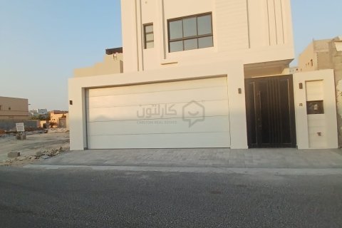 Villa de 4 chambres à Hamad Town, Bahrain No. 107057 2