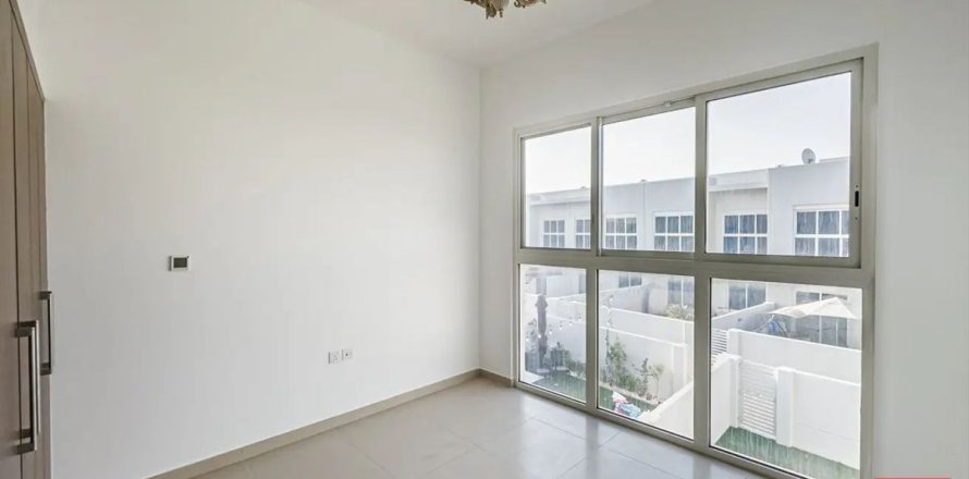 3 bedrooms Townhouse in Dubai, UAE No. 105598