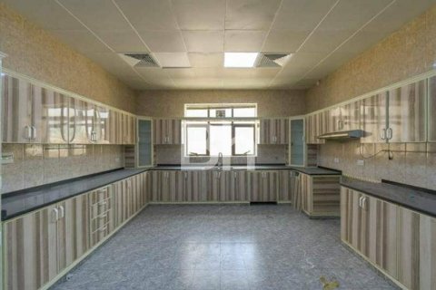 Вилла с 10 спальнями в Халифа-Сити, ОАЭ №63157 8