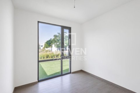Вилла с 4 спальнями в EMAAR South, ОАЭ №85707 3