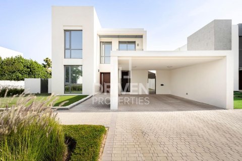 Вилла с 4 спальнями в EMAAR South, ОАЭ №85707 8