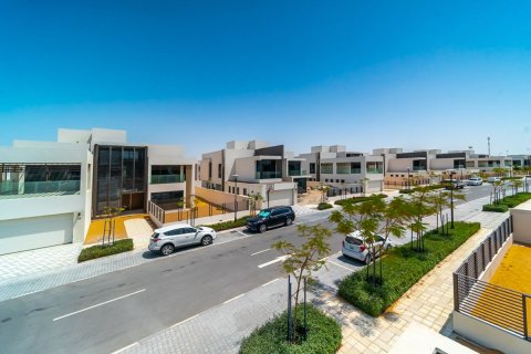 Commercial property de 4 dormitorios en  Saadiyat Island, UAE No. 79292 4