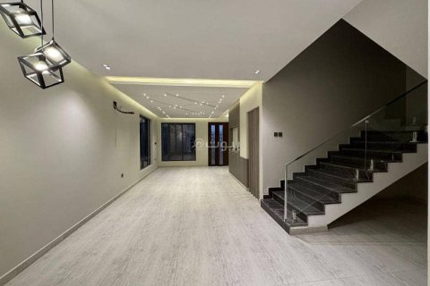 Villa de 6 dormitorios en Khobar, Saudi Arabia No. 60392 4