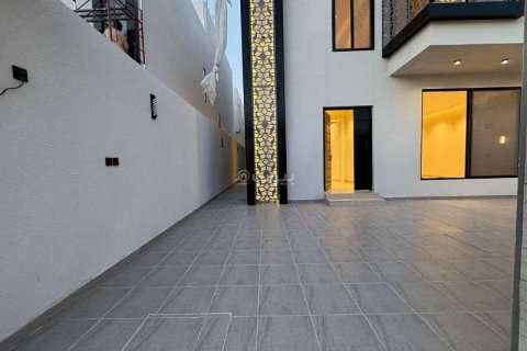 Villa de 6 dormitorios en Khobar, Saudi Arabia No. 60393 3