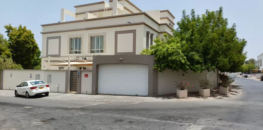 5 bedrooms Villa in Madinat as'Sultan Qaboos, Oman No. 104856