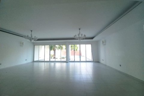 Коммерческая недвижимость с 4 спальнями в Халифа-Сити, ОАЭ №79420 4
