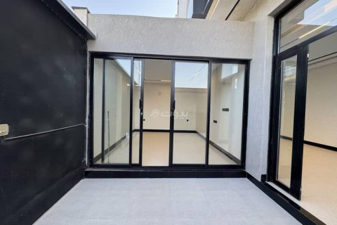 Villa de 5 dormitorios en Riyadh, Saudi Arabia No. 99456 11