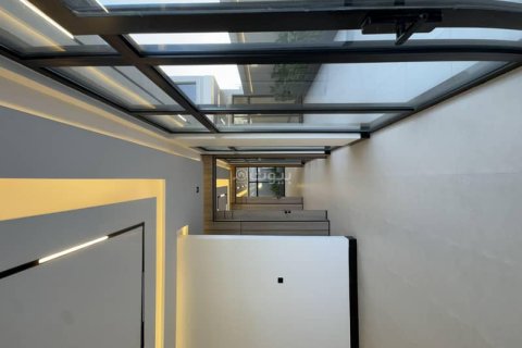 Villa de 5 dormitorios en Riyadh, Saudi Arabia No. 99456 9