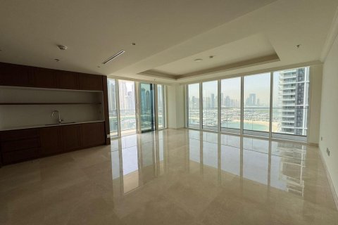 Apartment de 3 dormitorios en EMAAR Beachfront, UAE No. 90758 2