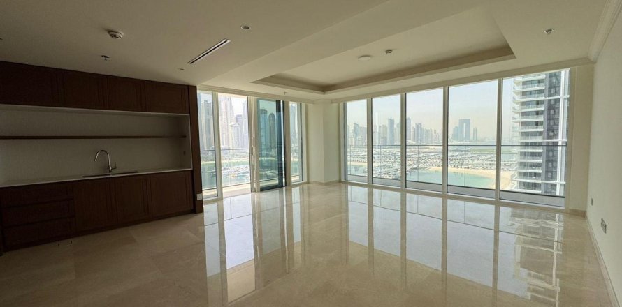 Apartment de 3 dormitorios en EMAAR Beachfront, UAE No. 90758